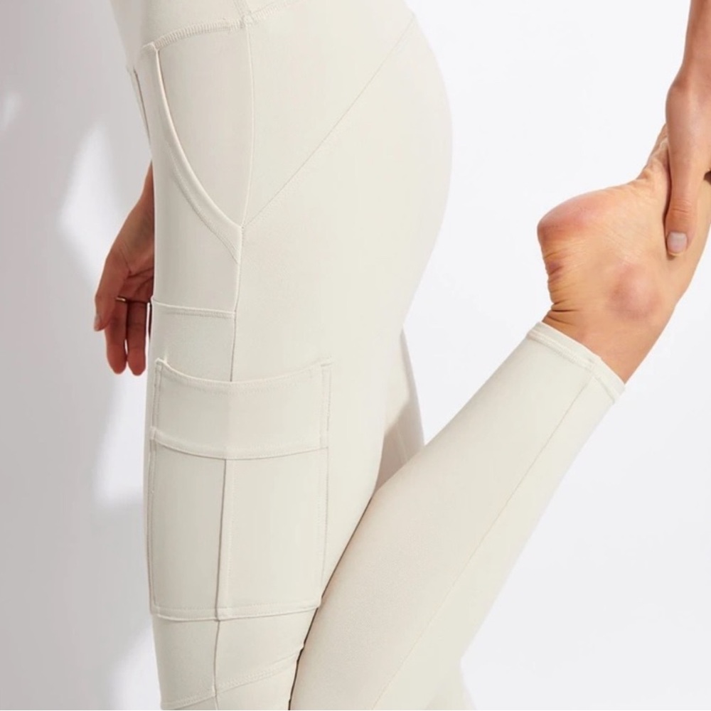 Alo yoga high waste cargo legging white XS